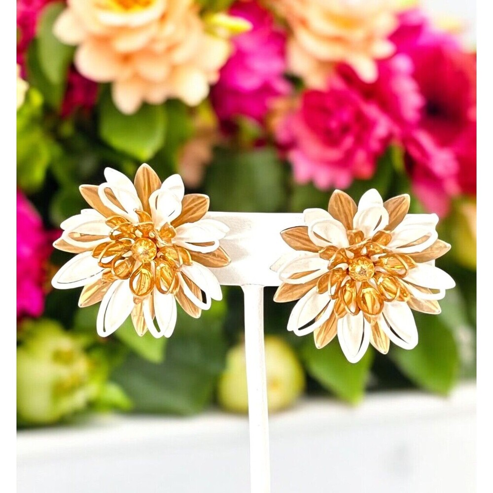 Vintage 1960s Sarah Coventry Earrings Floral Clip White Enamel Gold Tone - 4O